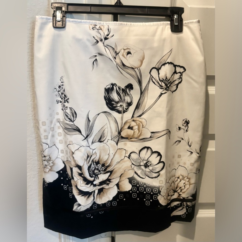 White House Black Market Floral Pencil Skirt - Black and Cream